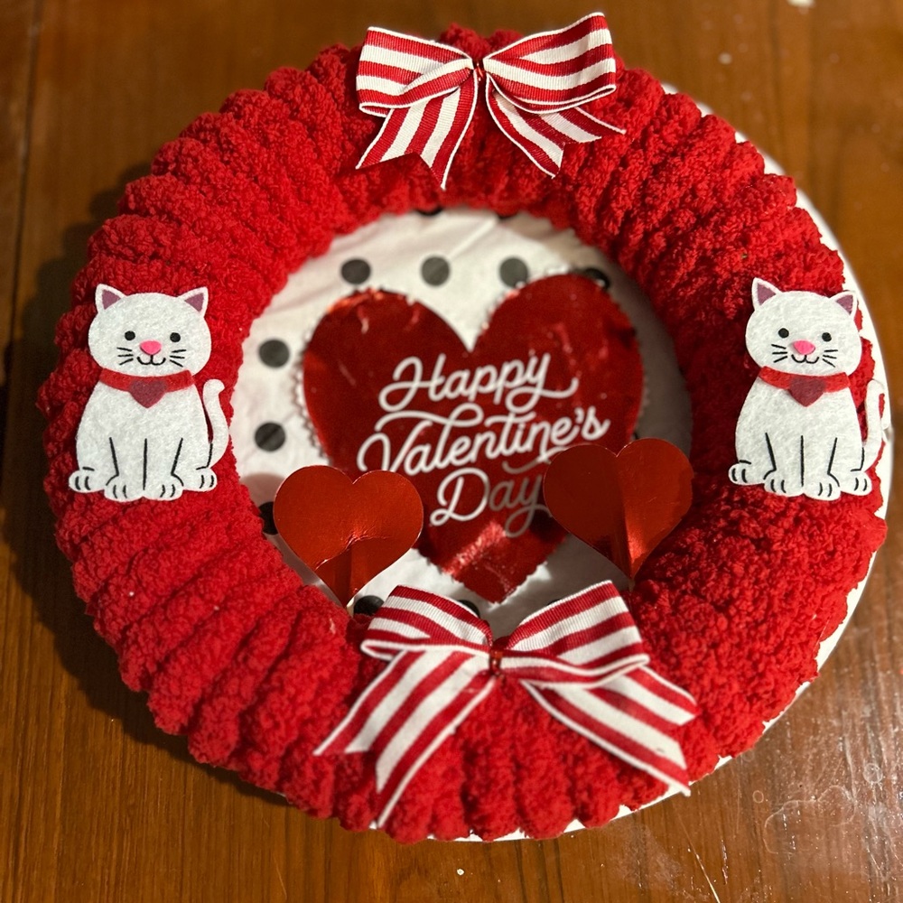 At kitten Valentine’ s Day wreath